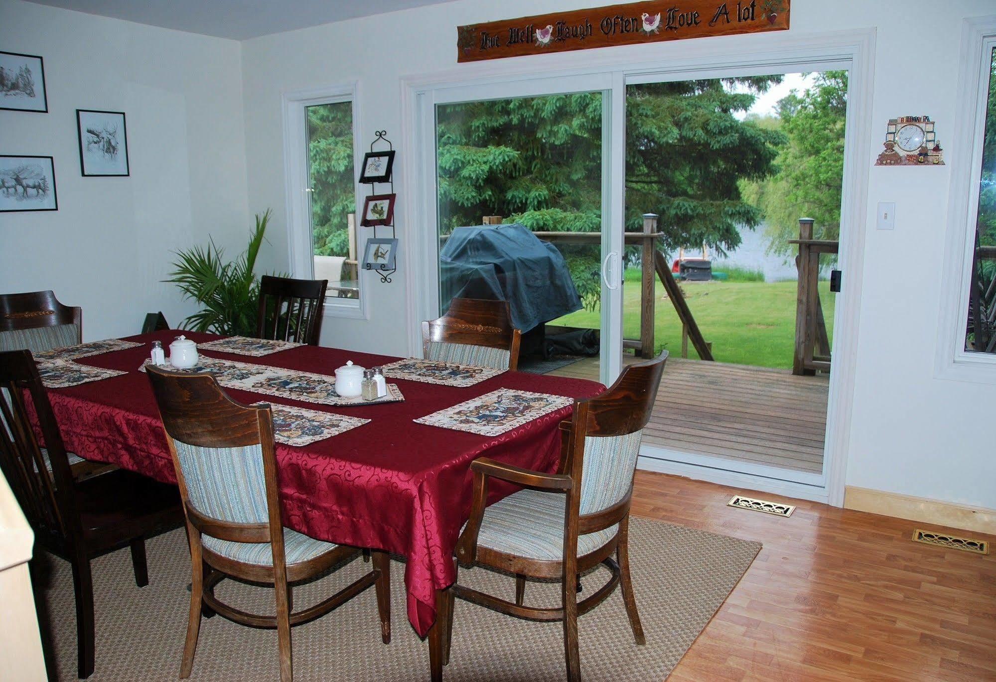 Teddy Bear Bed & Breakfast Bancroft Exterior photo